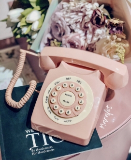 Телефон розовый